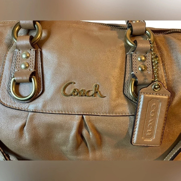 COACH Gorgeous Leather Golden-Tone Shoulder Bag Purse with Lilac Interior GUC - Picture 3 of 15